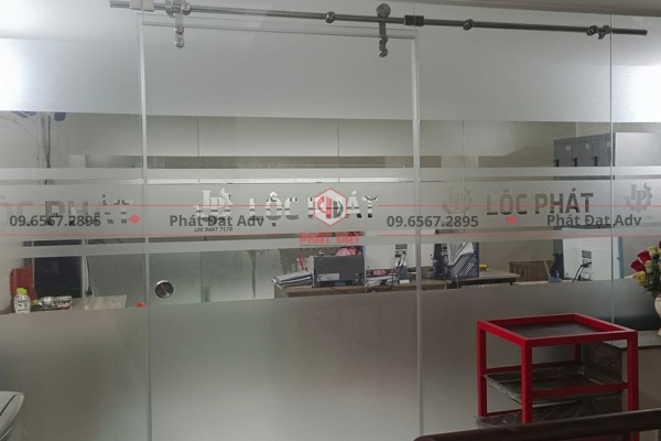 Cắt chữ decal dán xe hơi, xe máy