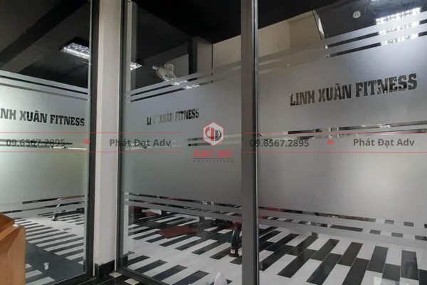 Cắt chữ decal làm bảng hiệu, bảng chỉ dẫn