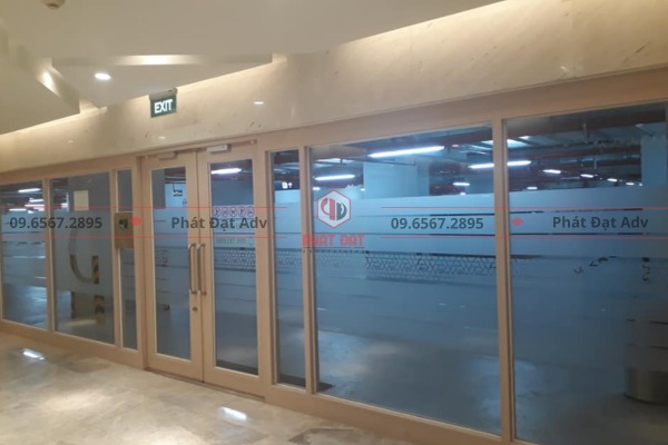 Cắt chữ decal quảng cáo cửa hàng, showroom