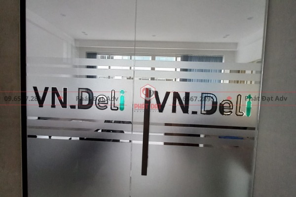 Độ bền cao, chống thấm nước tốt khi cắt chữ decal