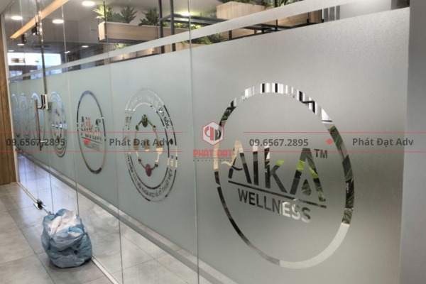 Đọc đánh giá, phản hồi cắt chữ decal của khách hàng cũ