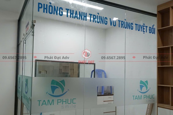 So sánh bảng giá cắt chữ decal và chính sách bảo hành