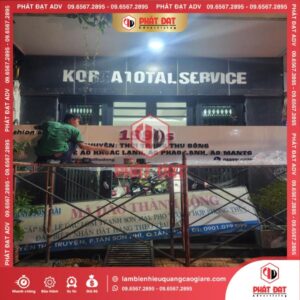 biển hiệu alu chữ mica cắt dán shop