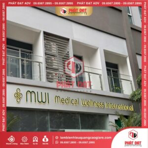 làm bảng hiệu alu chữ nổi sáng chân