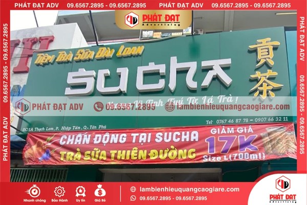 Biển hiệu mặt mica dán decal thiết kế nhanh gọn